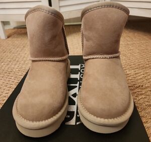 Australia Luxe Collective Beige Suede Boots Kids Size 8